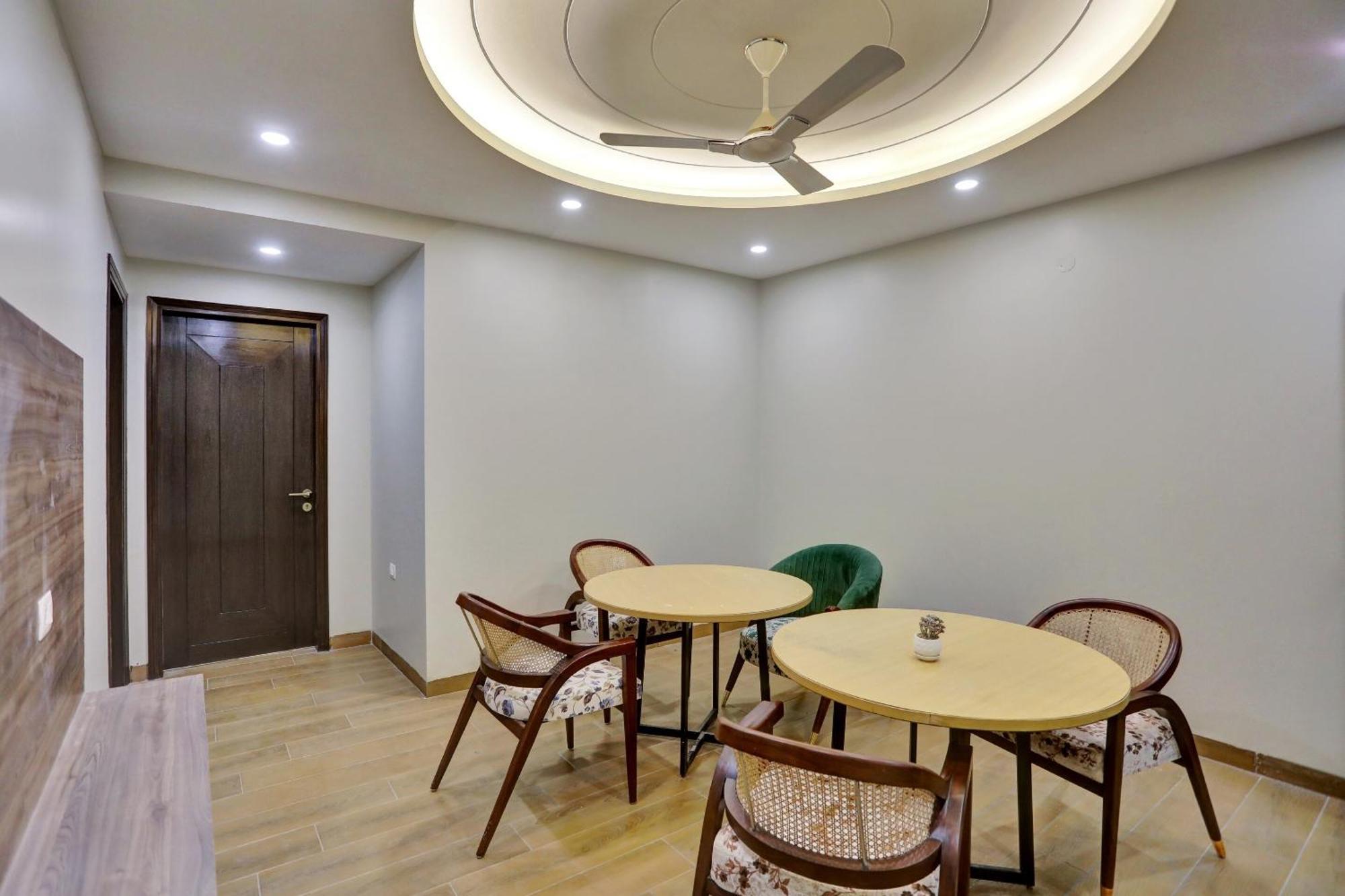 Townhouse Xanthe Hotel Noida Exterior foto